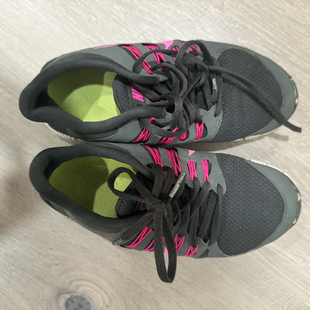 Nike tennis shoes